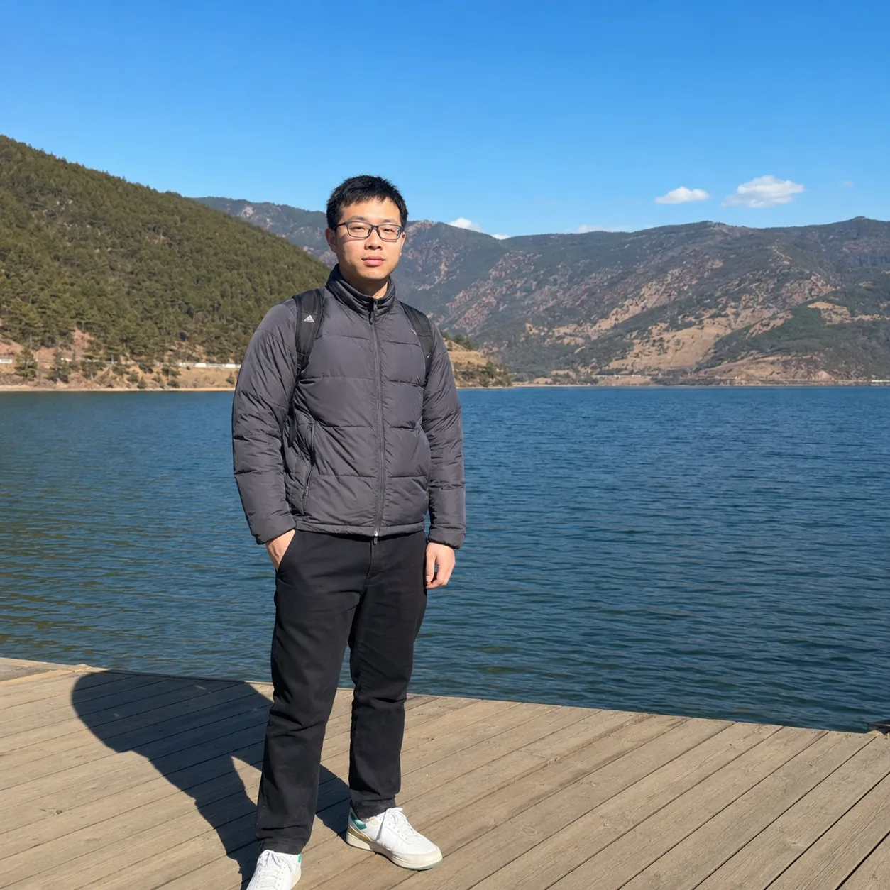 Man's original selfie before AI dating photo transformation - set 1, photo 1